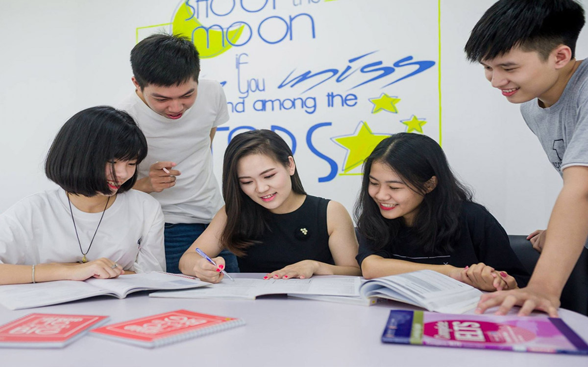 Nên chọn luyện thi IELTS cấp tốc cho người mất gốc tại Sài Gòn ở nhà hay học trung tâm?