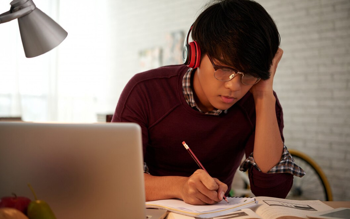 Những tiêu chí để chọn nguồn luyện nghe IELTS phù hợp