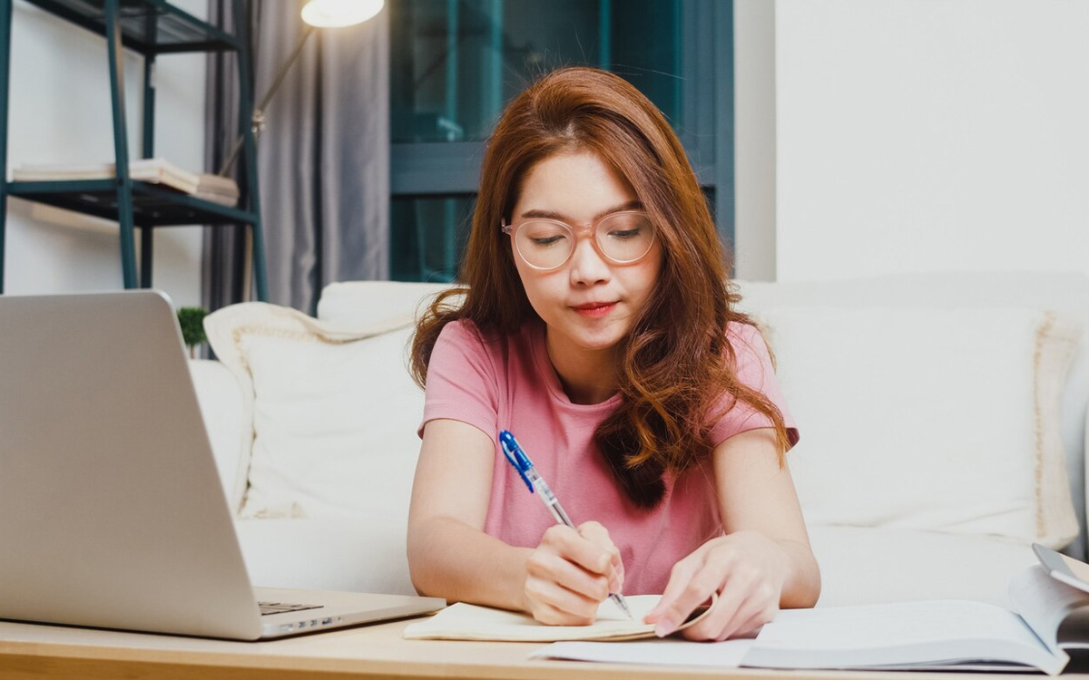 Nên luyện thi IELTS 6.5 cấp tốc tại nhà hay đến trung tâm?